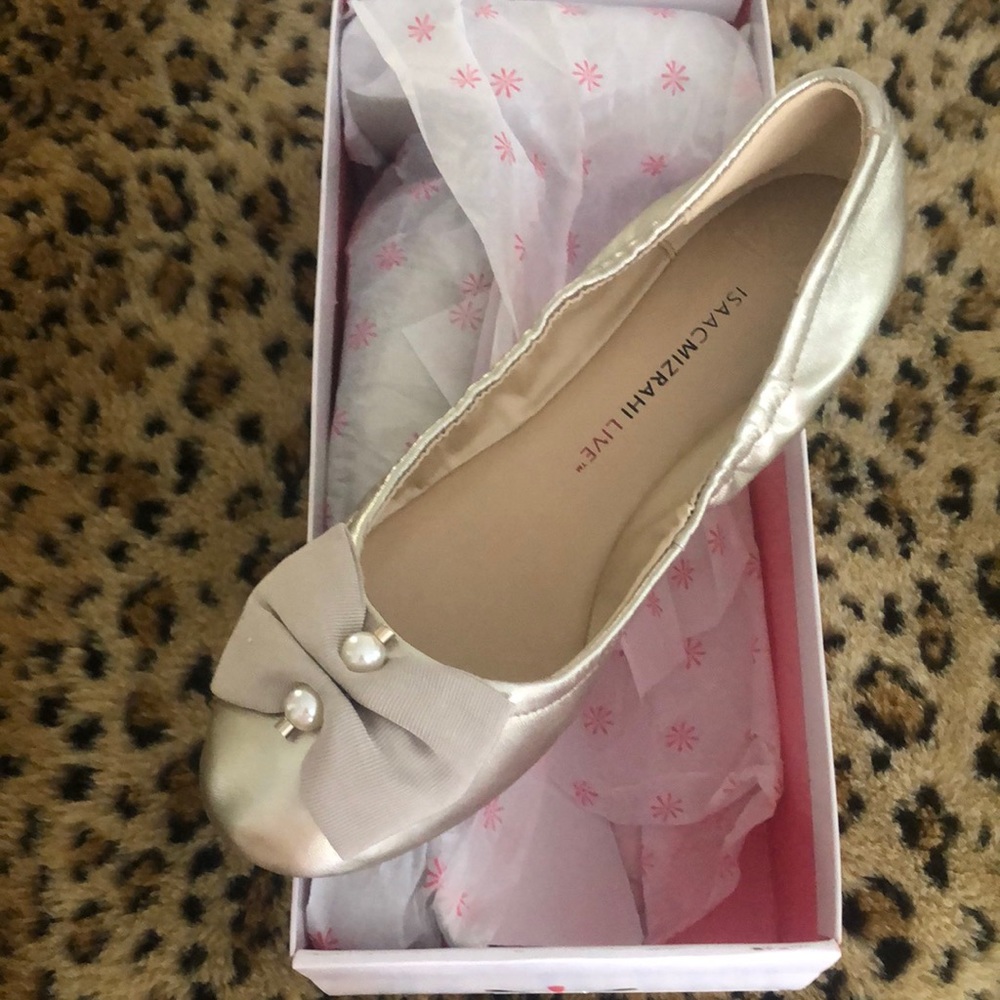 New 6.5 gold leather ballet flats